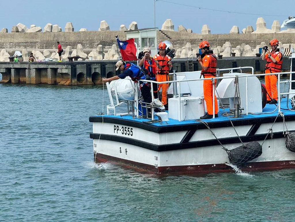 Image(9):Radiation Monitoring Center–Sea Environmental Radiation Monitoring and Sampling