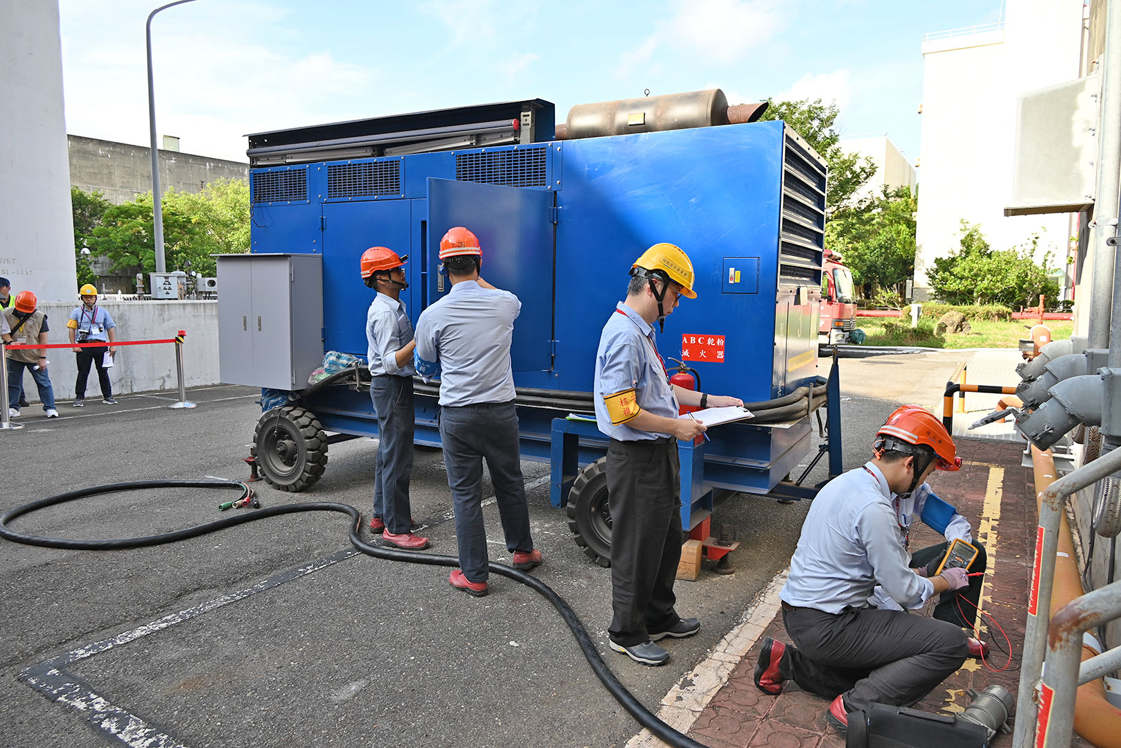 Image(2):480V backup power vehicle deployment and connection