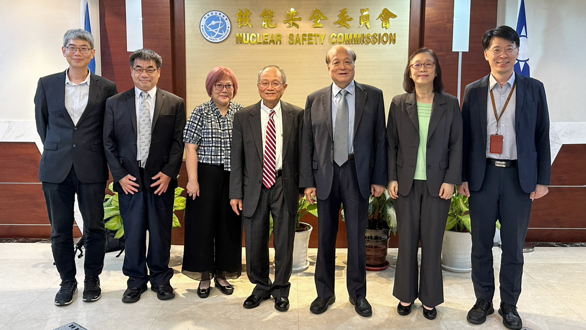 2025.06.03 美國中西部低放射性廢棄物州際委員會主席陳士友博士(中)蒞會演講合影