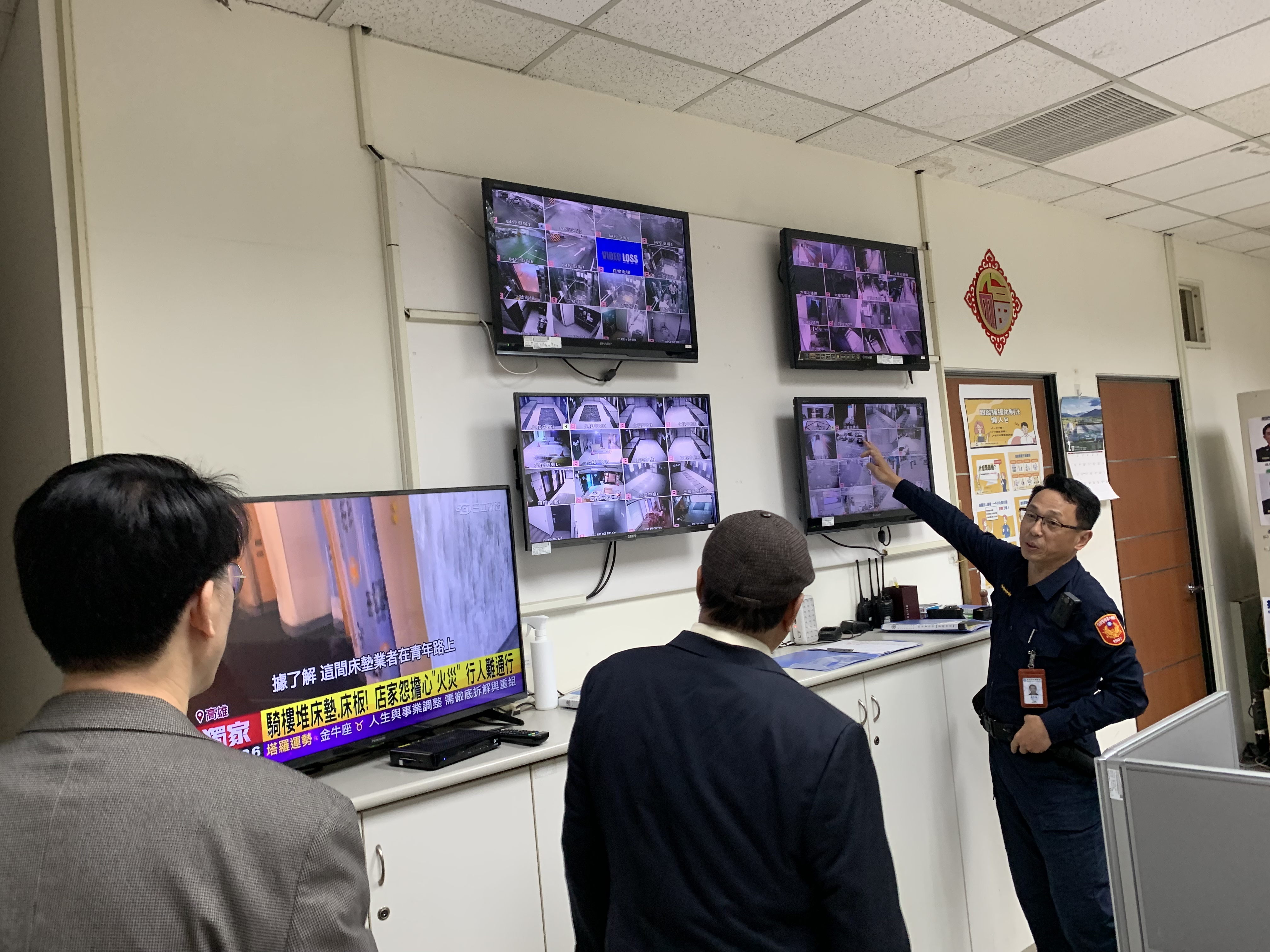 相關照片(4):核安會陳主委慰勉保警值勤並聽取監視畫面說明