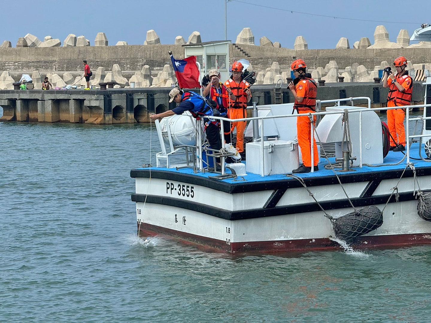相關照片(9):輻射監測中心-海上輻射偵測及取樣