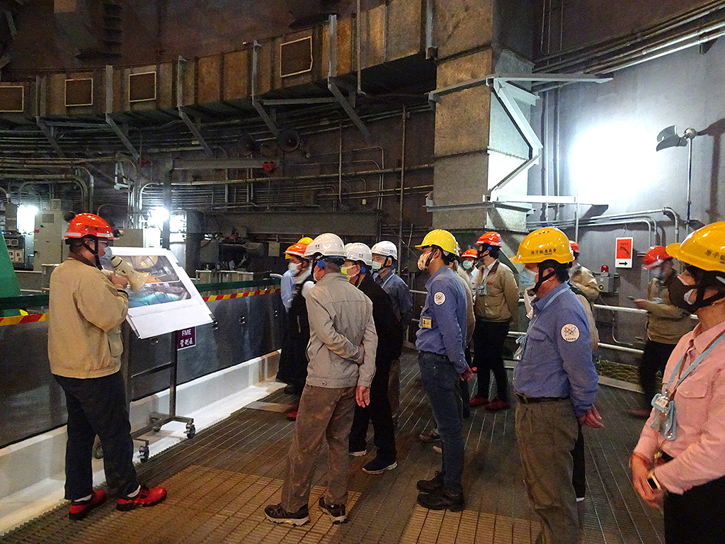反應器廠房7樓上燃料池現場視察