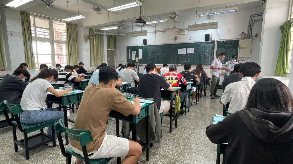 考生作答中