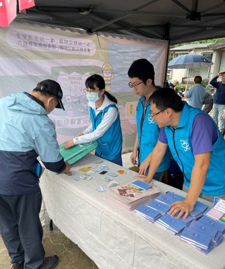 本會同仁與民眾互動溝通及宣導(一)