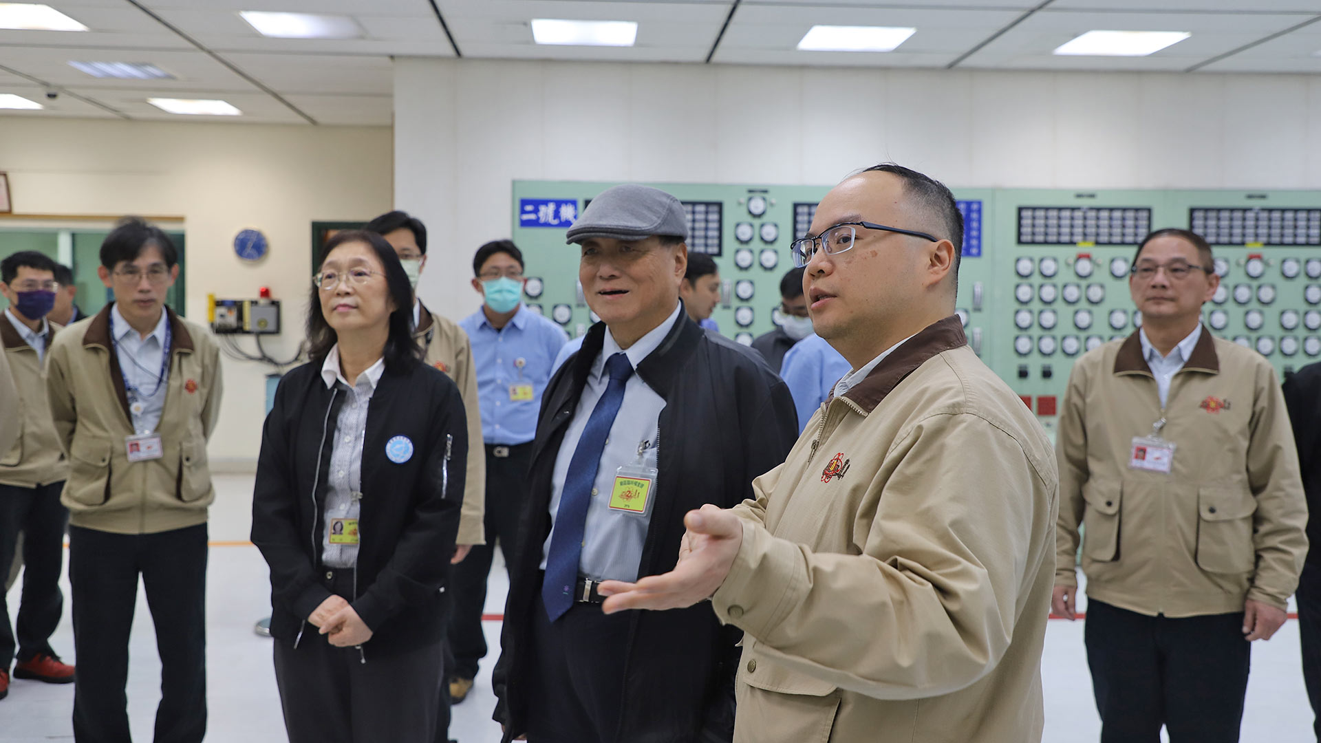 陳主任委員巡視核二廠1、2號機主控制室