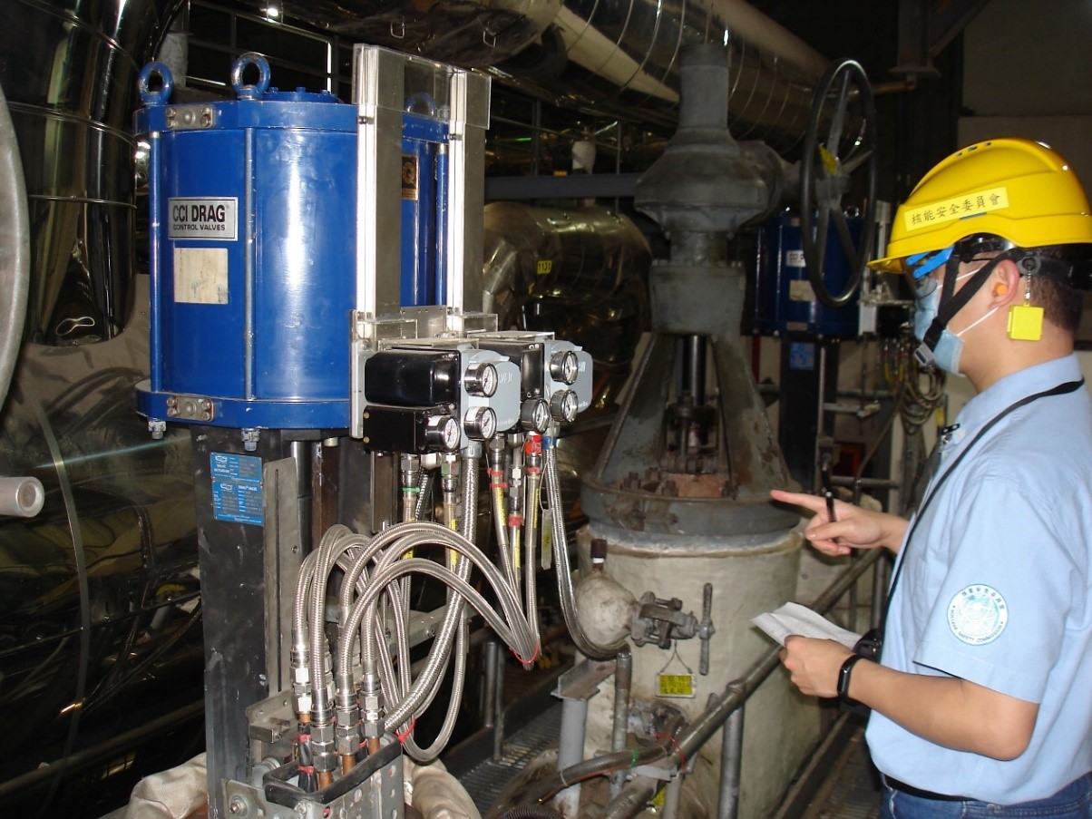 本會視察員查證2號機汽機廠房設備運轉狀況