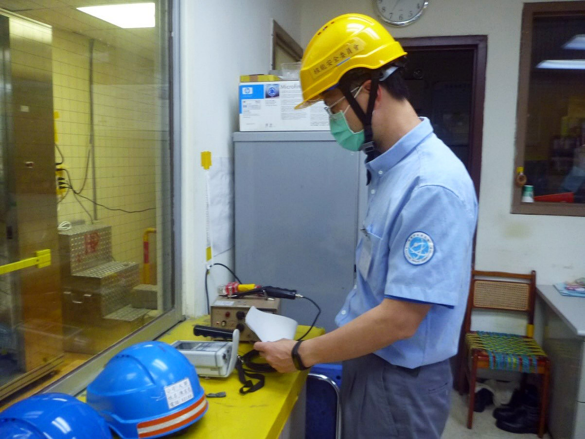 本會視察員查證輻防管制站之輻射偵檢儀器狀況