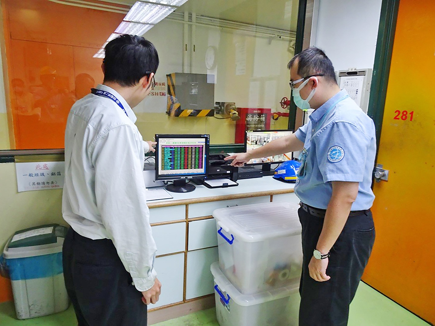 核安會視察員查核輻防管制站狀況