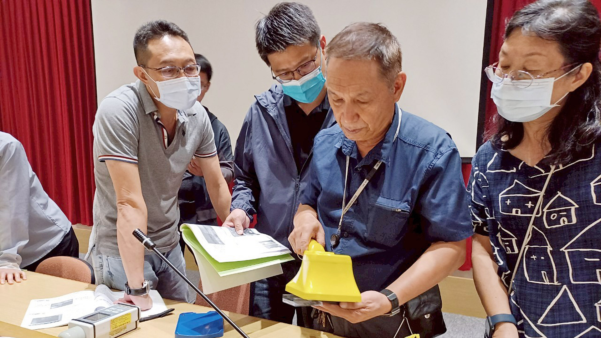 手提式輻射污染偵檢儀器操作