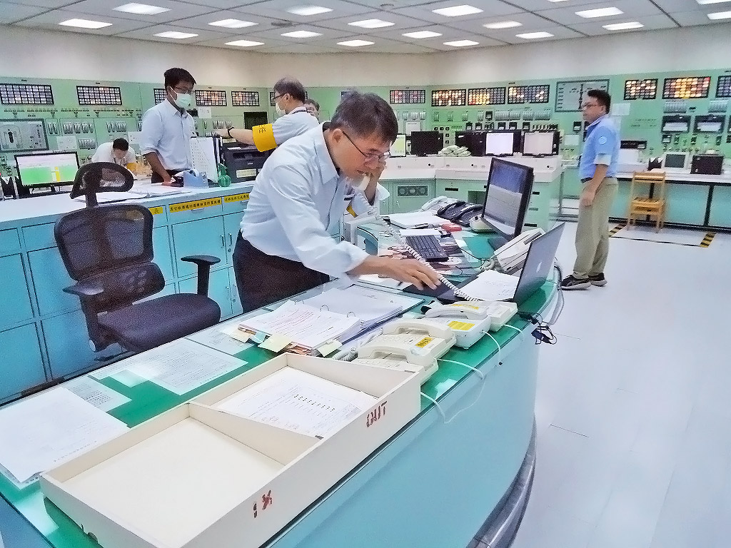 核能二廠值班經理通知核能一廠協助發送簡訊