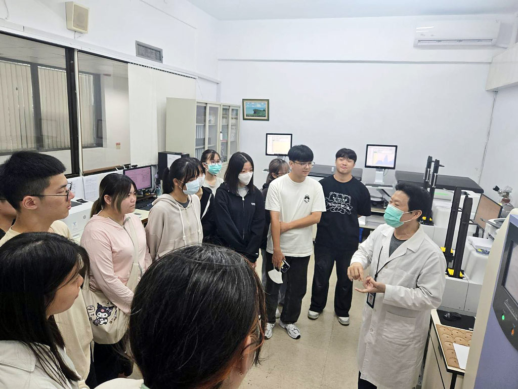 參觀總貝他分析實驗室
