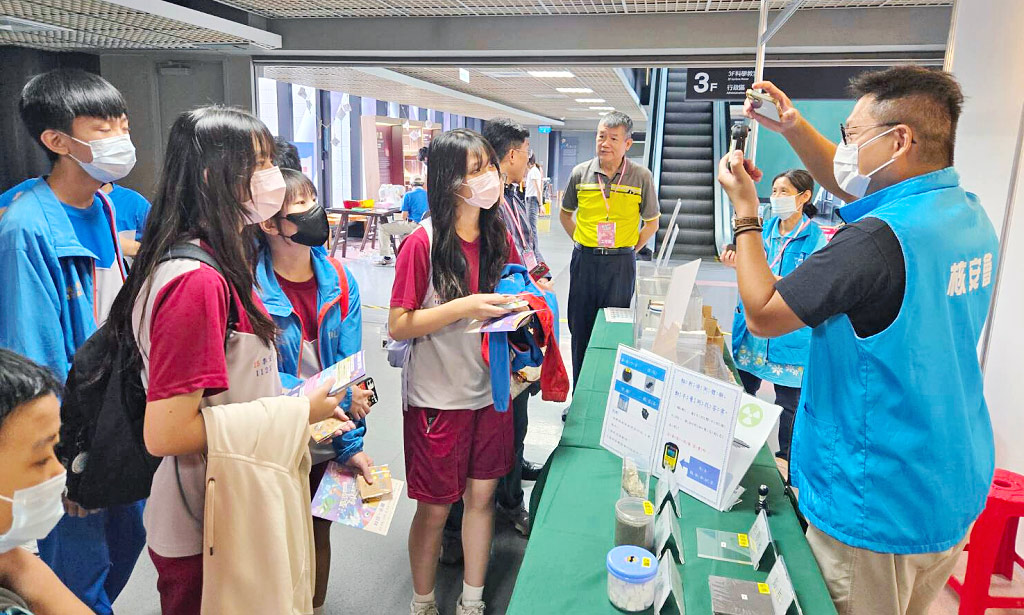 量量看手機也有游離輻射嗎？