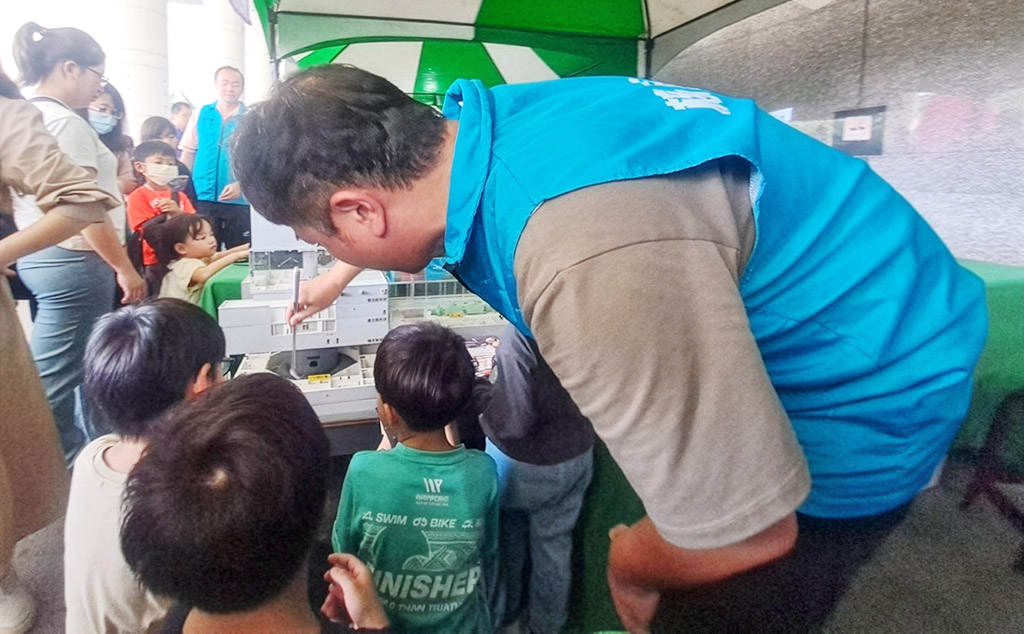 蹲低視角，看見核電廠裡的設備結構