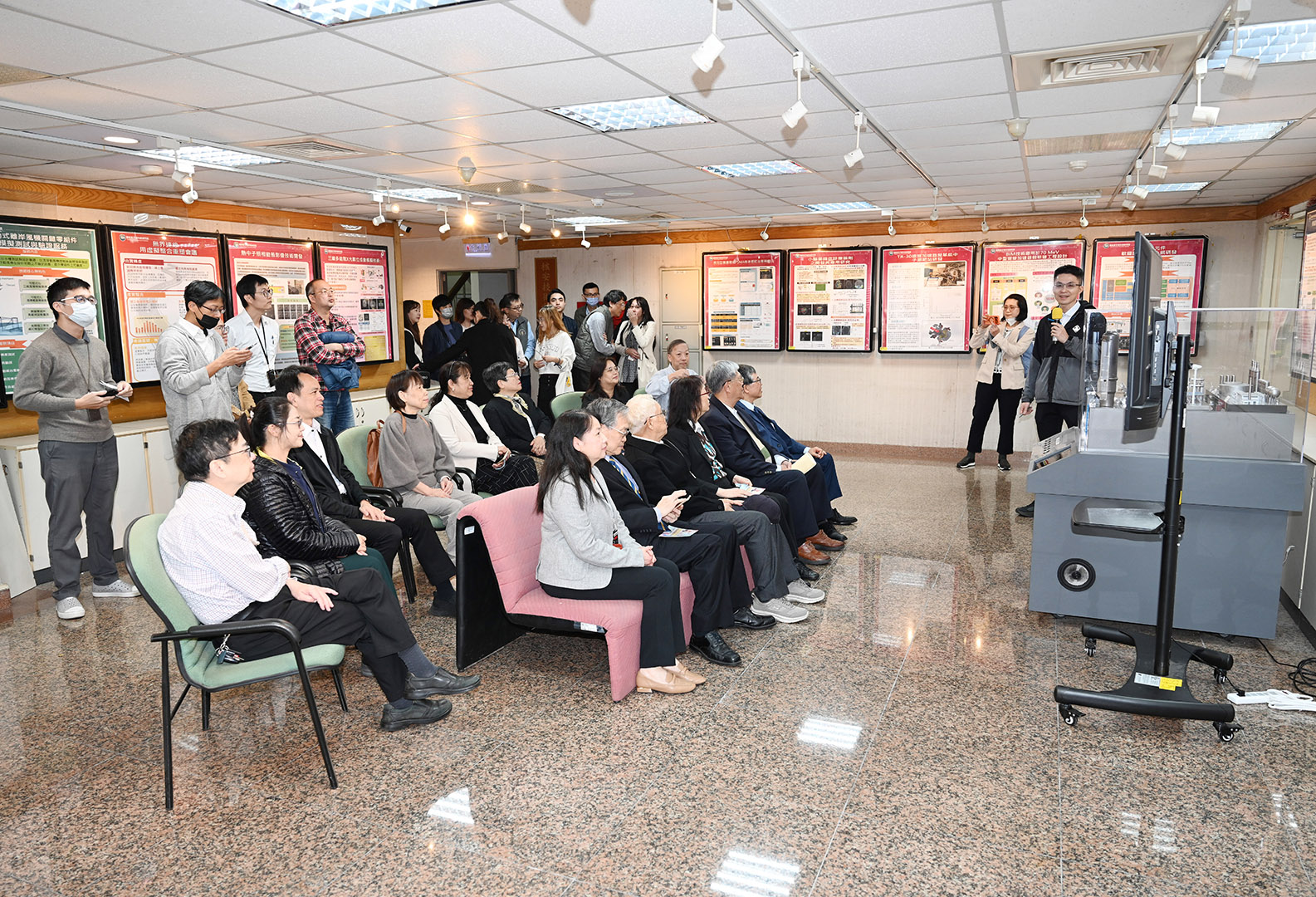 委員參觀小型模組化反應器(SMR)展示平台