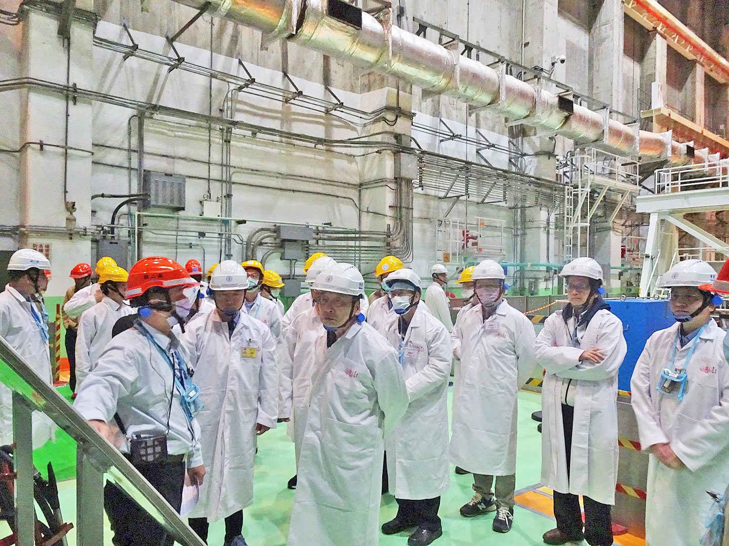 燃料廠房3樓護箱裝載池現場視察