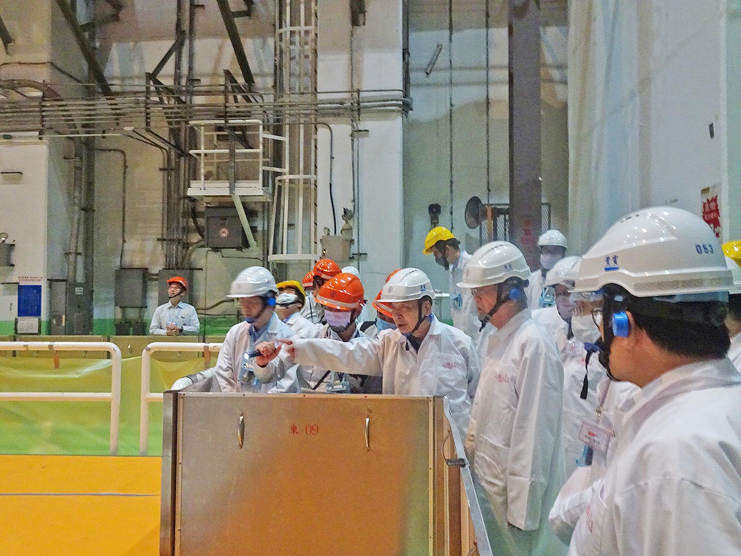 燃料廠房3樓護箱裝載池現場視察