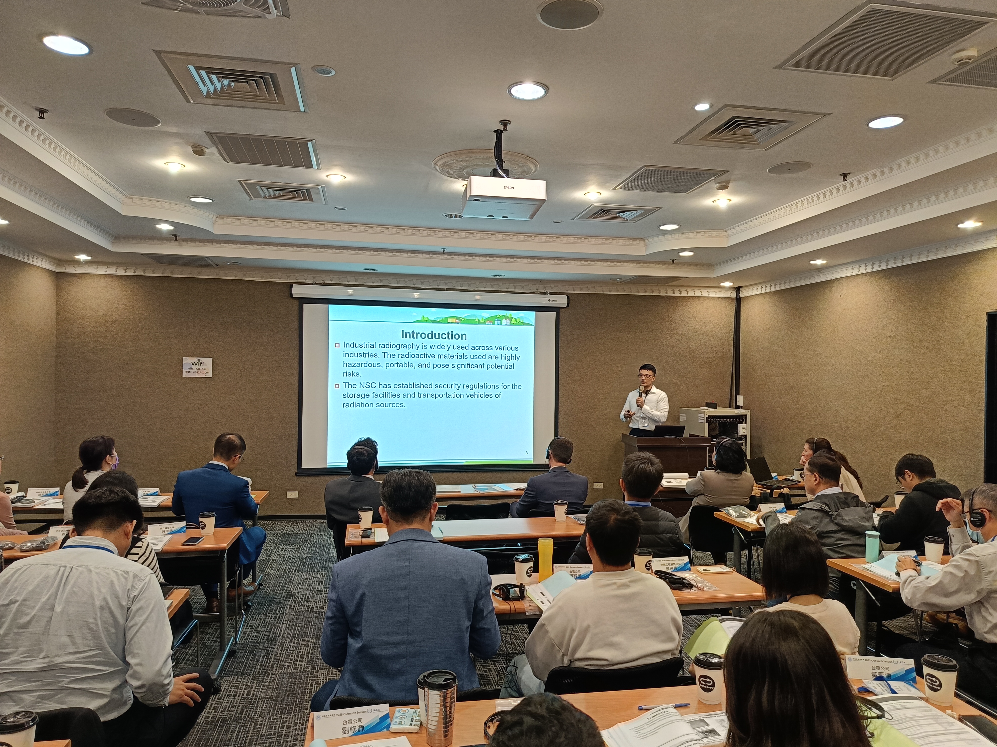 簡報介紹核子保防管制作為