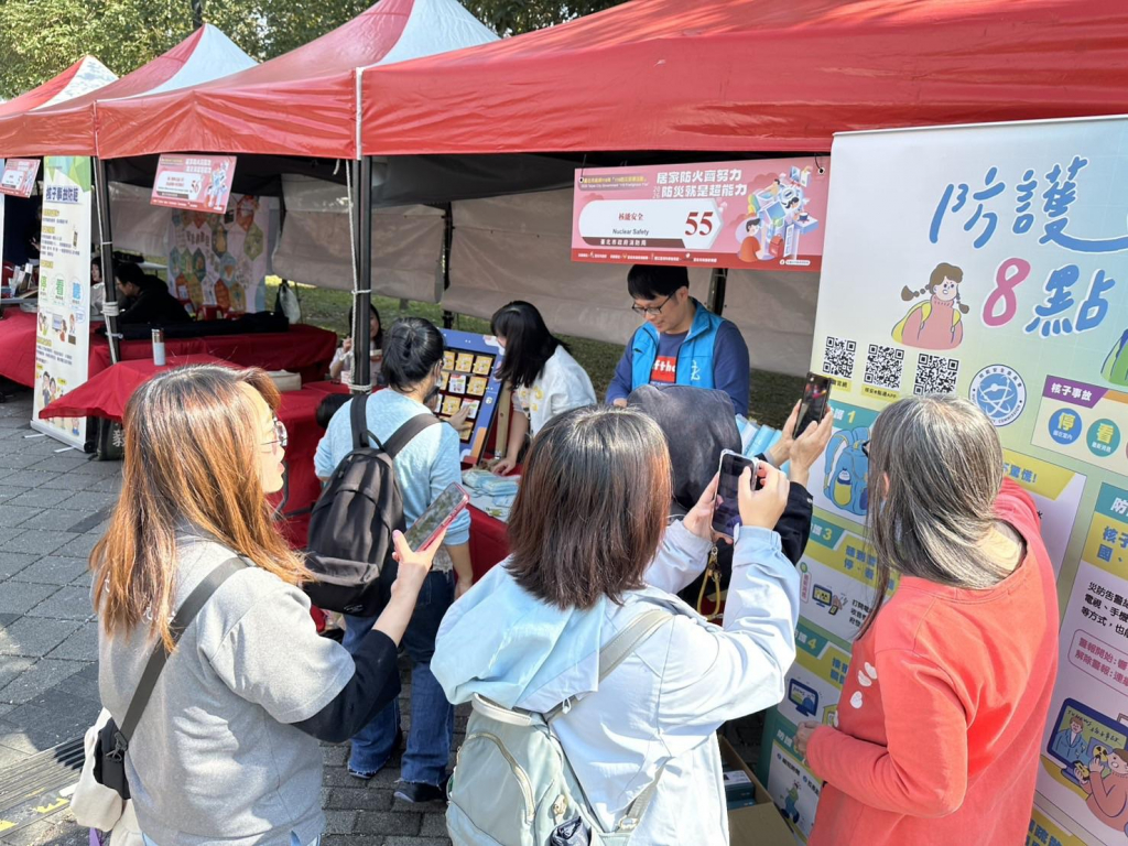 民眾熱情參與「核能安全委員會」攤位(二)