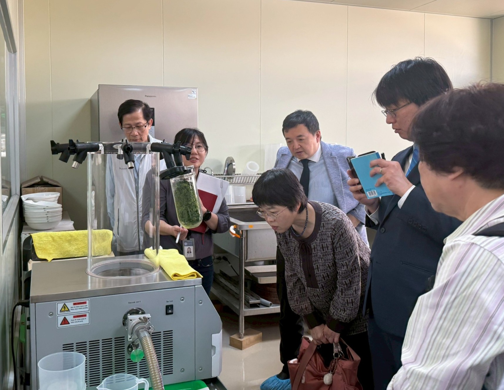 氚分析實驗室參訪情形