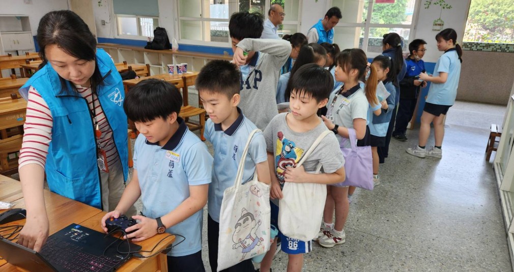 學生熱情參與原子能科普活動