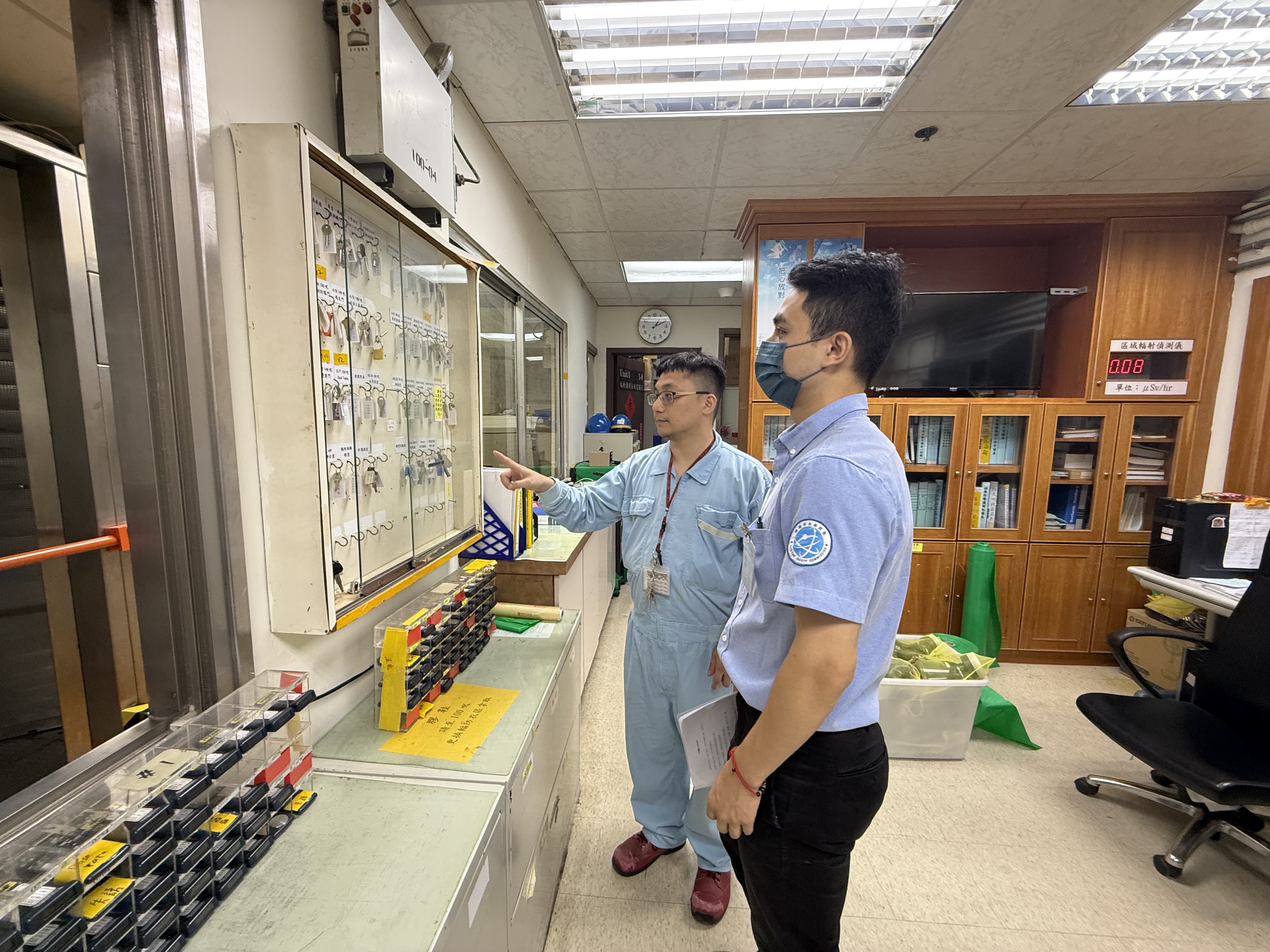 核安會視察員查證輻防管制站狀況