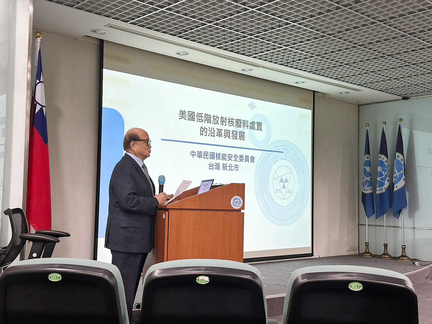 相關照片(2):陳明真主委演講前致詞