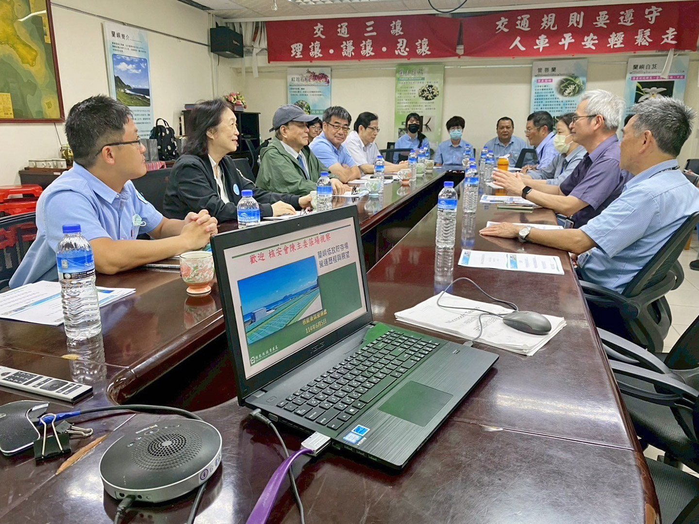 相關照片(2):陳主任委員與貯存場員工座談