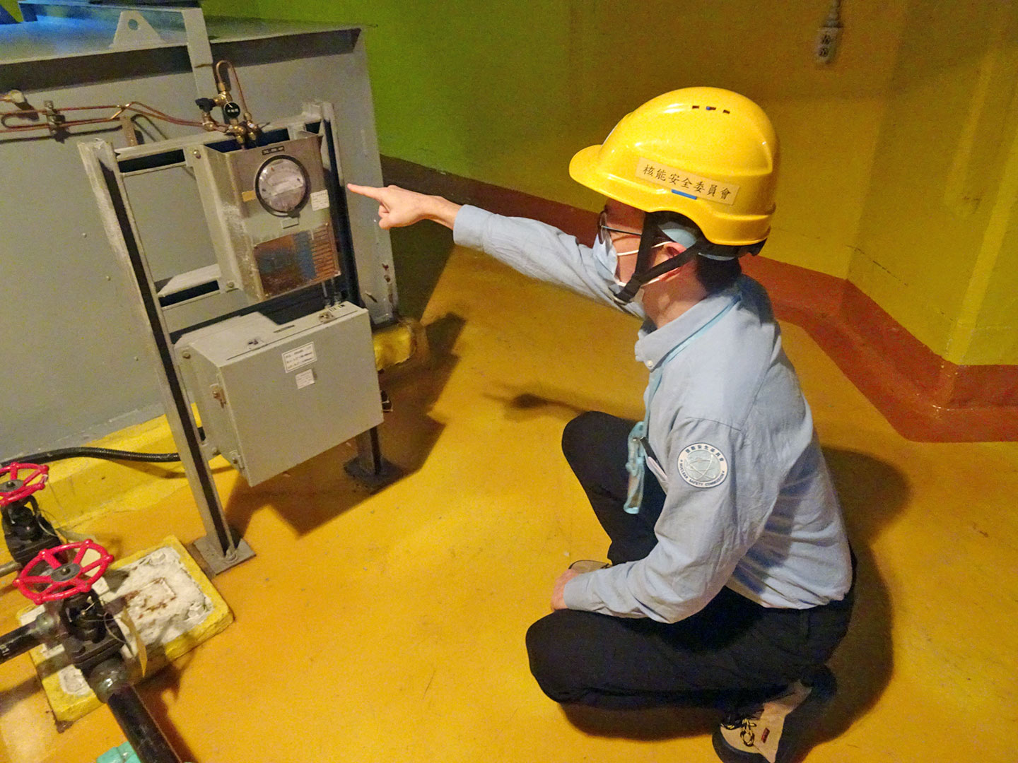 相關照片(3):核安會視察員查核2號機輔機廠房設備狀況