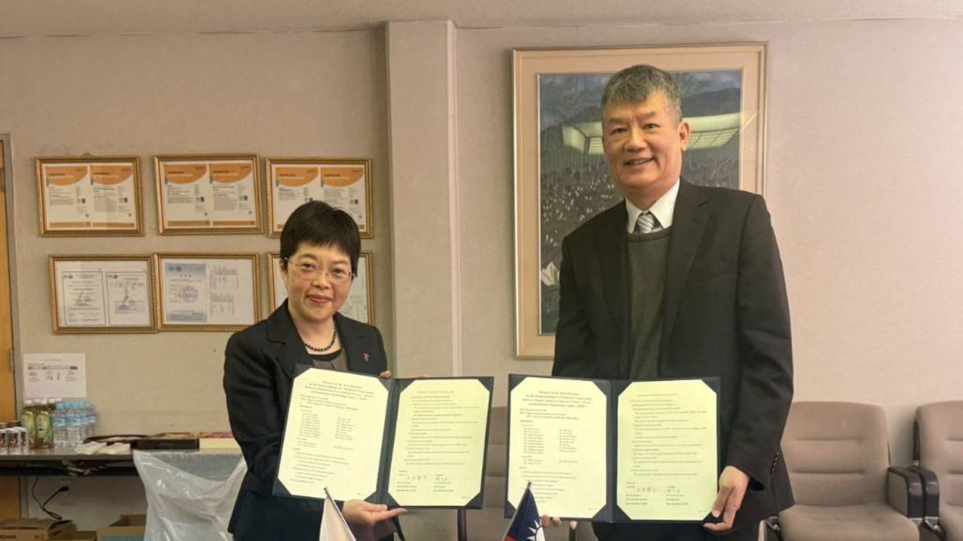 相關照片(3):雙方合作備忘錄簽署完成合照