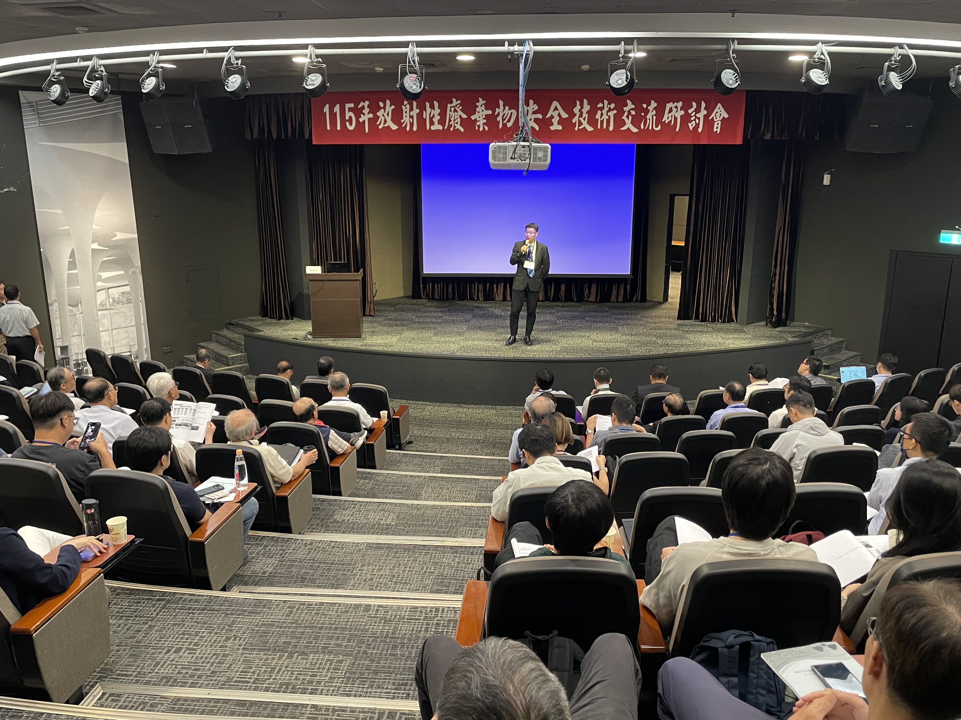 相關照片(2):
